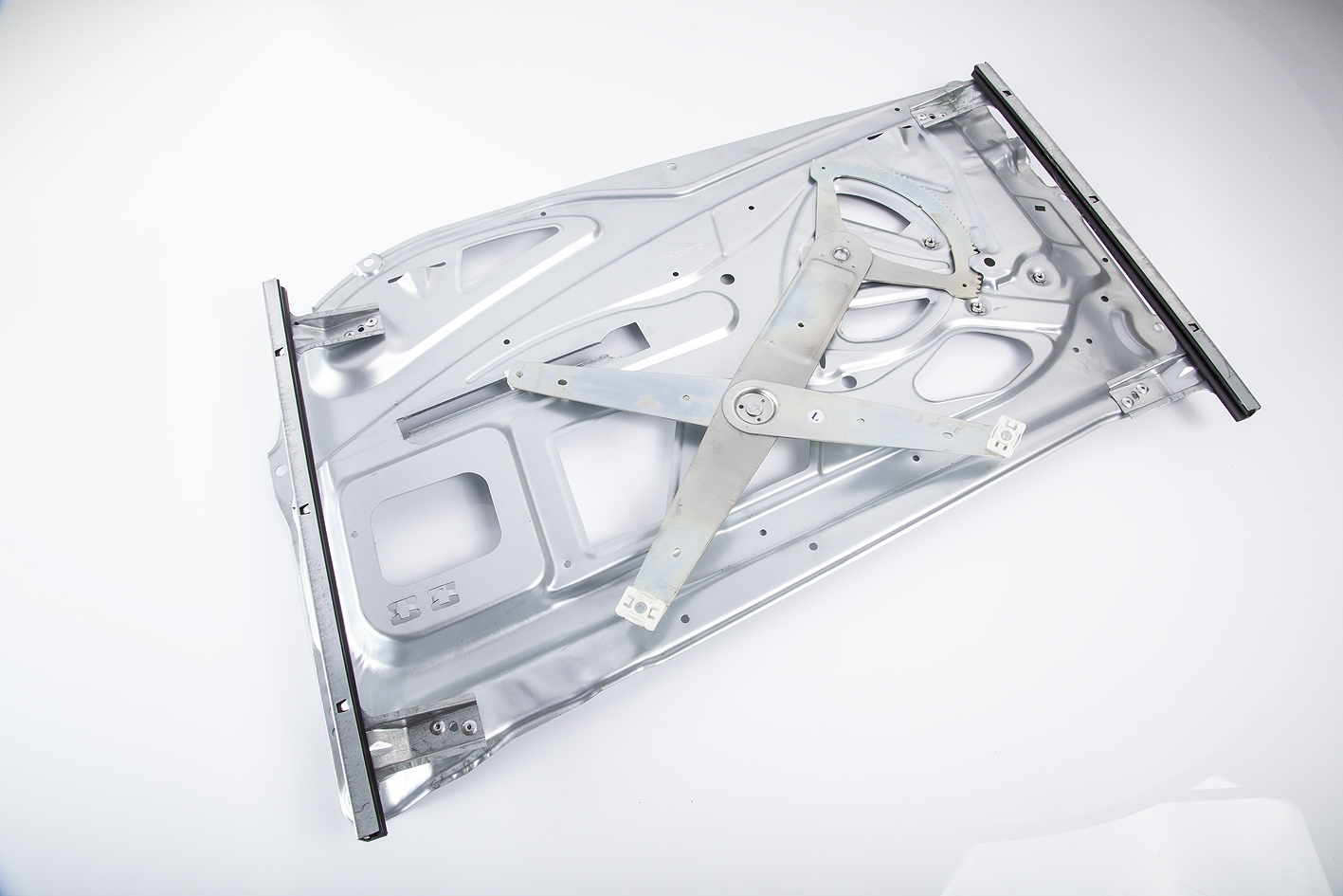 CAM KRİKOSU MOTORSUZ ACTROS Y.M SOL ( KAPI PANELİ DAHİL )
